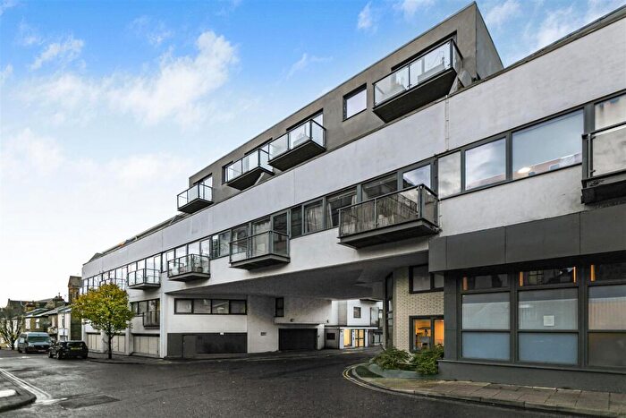 2 Bedroom Flat To Rent In St. Mary's Road, Surbiton, KT6