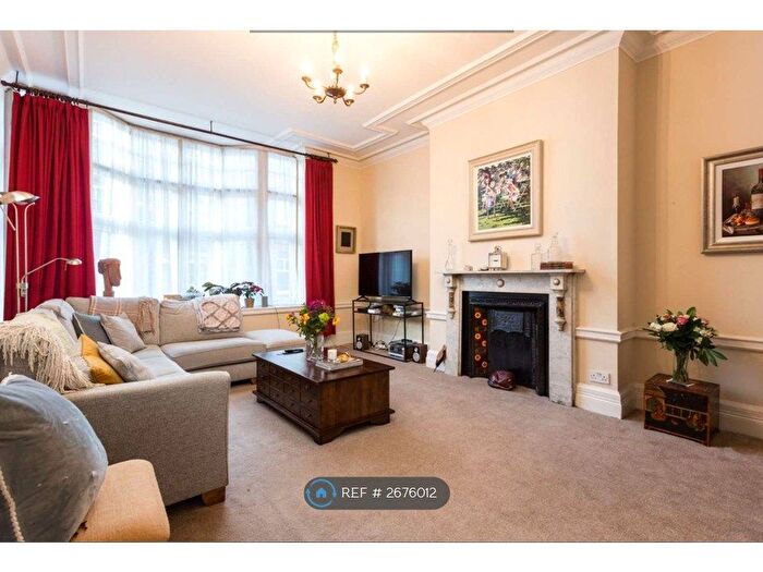 3 Bedroom Maisonette To Rent In Gillygate, York, YO31