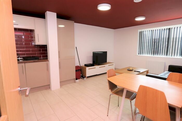 3 Bedroom Flat To Rent In Kings Court, - King William Street, Coventry, West Midlands, CV1