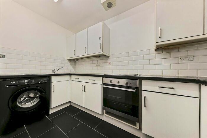 2 Bedroom Flat To Rent In Streatham High Road, London, SW16