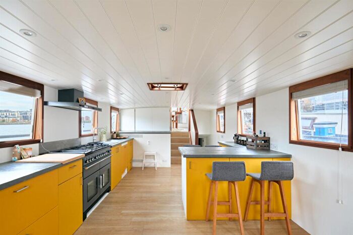3 Bedroom House Boat For Sale In St Mary's Wandsworth Pier, Battersea, SW11