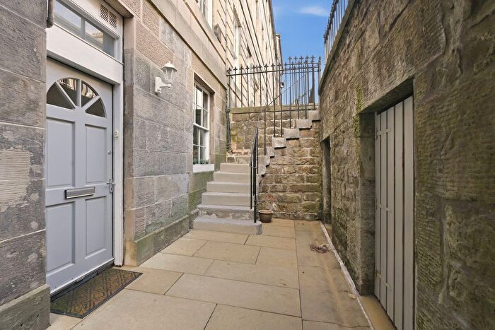 1 Bedroom Flat For Sale In A Clarence Street, Edinburgh, EH3