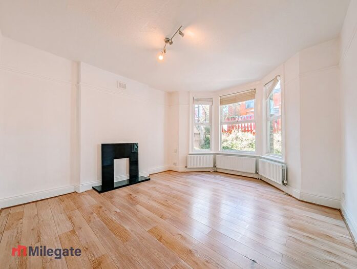 2 Bedroom Flat To Rent In Selsdon Road, London, SE27