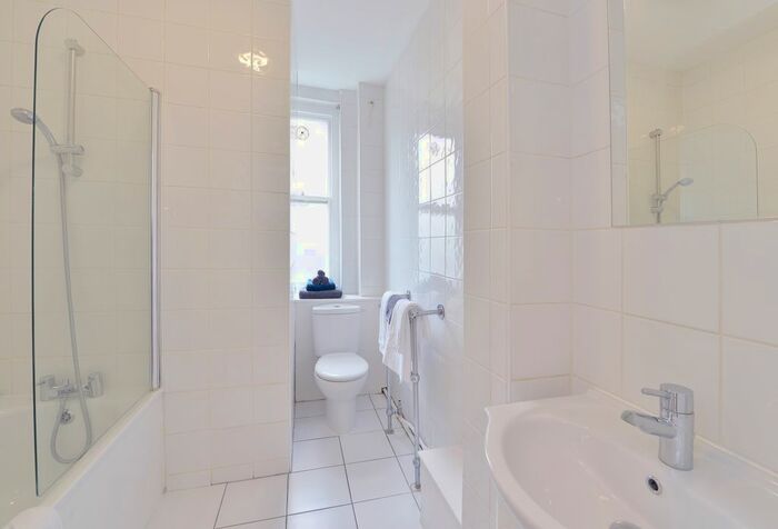 1 Bedroom Flat To Rent In Hill Street, London, W1J