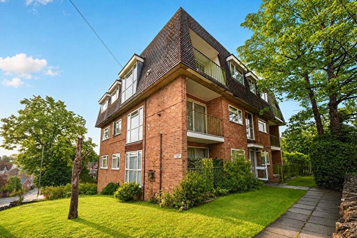 2 Bedroom Flat For Sale In Sycamore Court, Harvey Road, Guildford, GU1