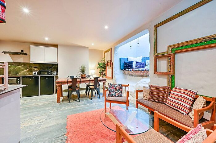 4 Bedroom Terraced House To Rent In Duke Road, Glebe Estate, London, W4