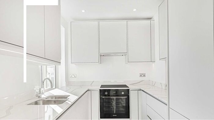 2 Bedroom Flat To Rent In St. Margarets Avenue, London, N20