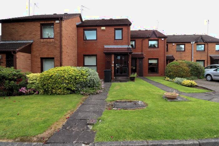 3 Bedroom Flat To Rent In Carleton Gate, Giffnock, Glasgow, G46