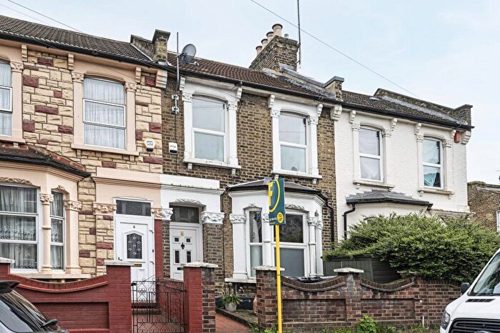 4 Bedroom House To Rent In Glyn Road, Hackney, London, E5