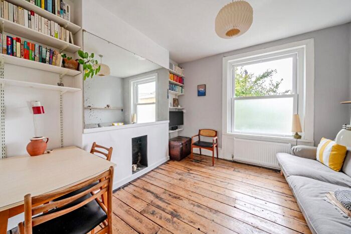 2 Bedroom Flat For Sale In Warner Road, London, SE5