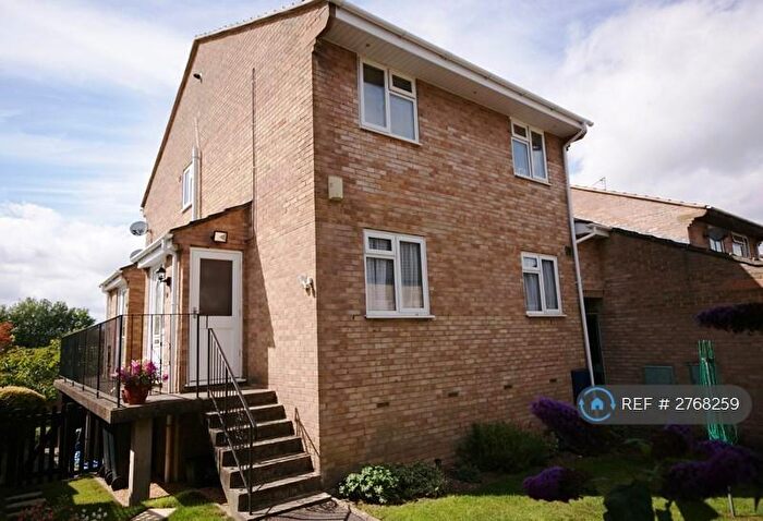 2 Bedroom Flat To Rent In Erica Drive, Corfe Mullen, BH21