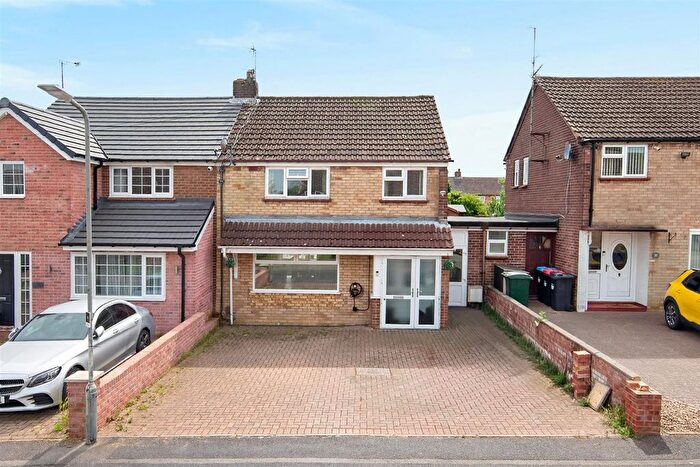 3 Bedroom Semi-detached House For Sale In Conway Crescent, Bletchley, Milton Keynes, MK3