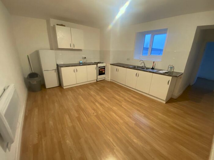 3 Bedroom Flat To Rent In Town Street, Stanningley, Pudsey, LS28