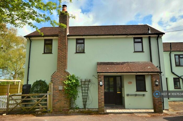 3 Bedroom Semi-Detached House To Rent In Clamp Farm, Newtown, Fareham, PO17