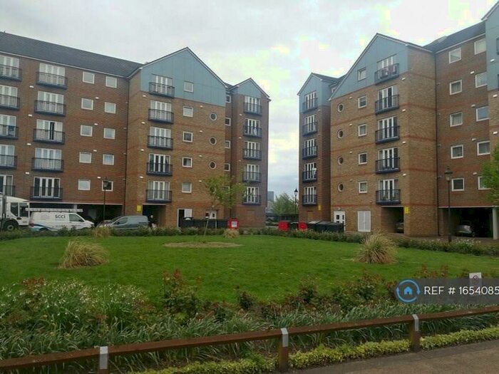 2 Bedroom Flat To Rent In Argent Court, Grays, RM17