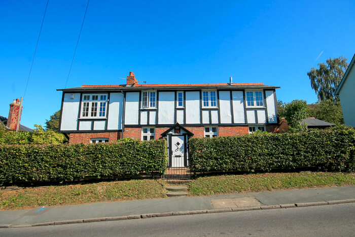 4 Bedroom Detached House To Rent In High Street, Dormansland, RH7