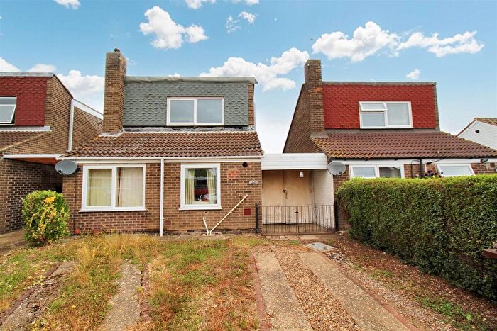 3 Bedroom Link Detached House For Sale In Meadow Way, Norwich, NR6