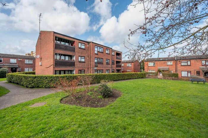 2 Bedroom Flat To Rent In Dyers Lane, West Putney, London, SW15