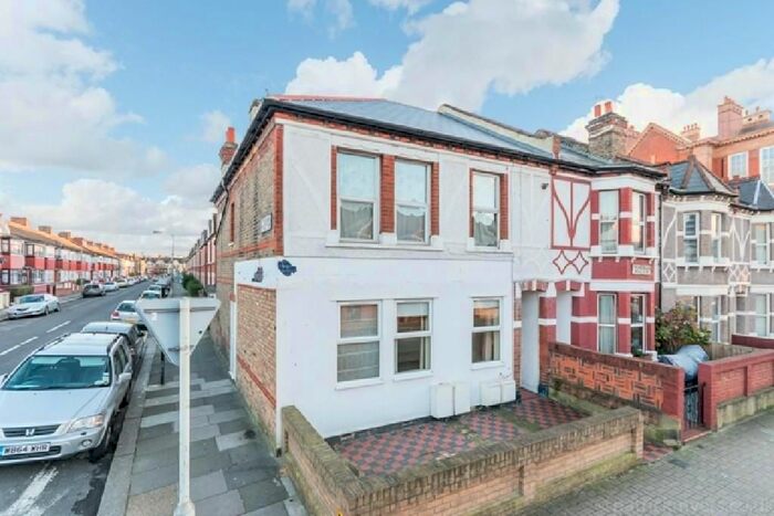 2 Bedroom Maisonette To Rent In Franciscan Road, London, SW17