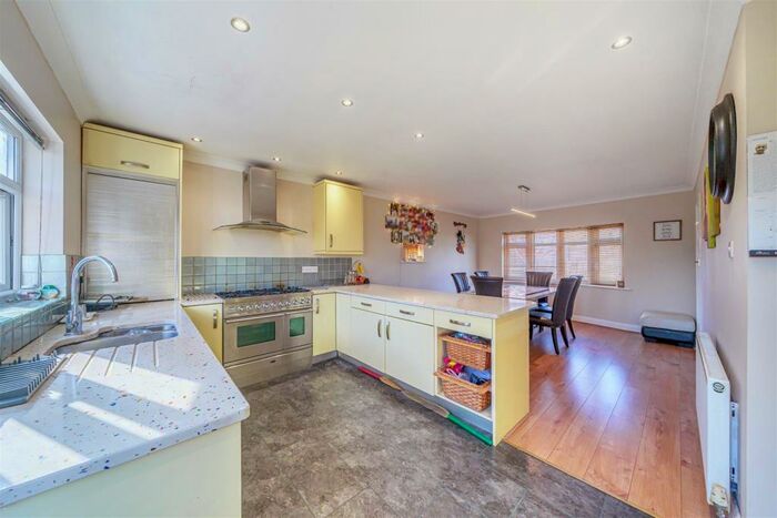 4 Bedroom House To Rent In Kingston Avenue, Cheam, SM3