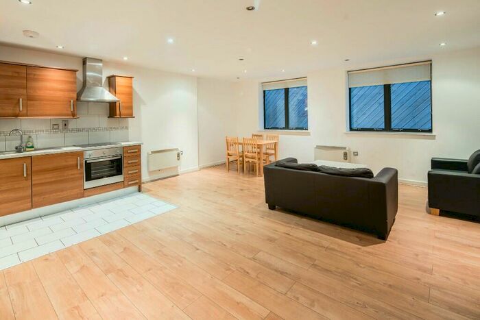 3 Bedroom Flat To Rent In Fieldgate Street, London, E1