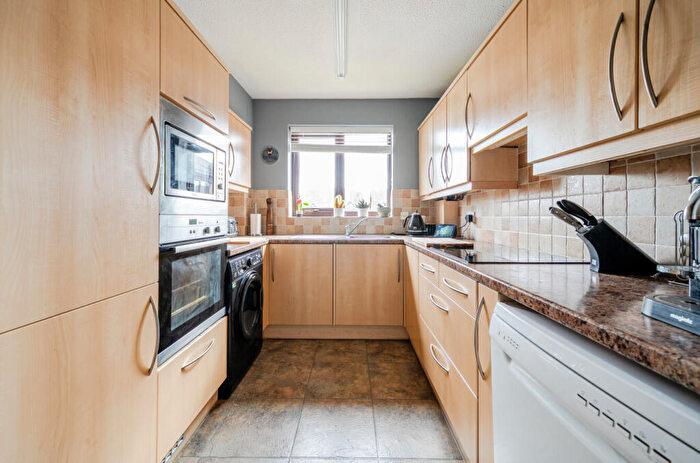 2 Bedroom Apartment For Sale In Westdown Gardens, Whipsnade Road, Dunstable, LU6