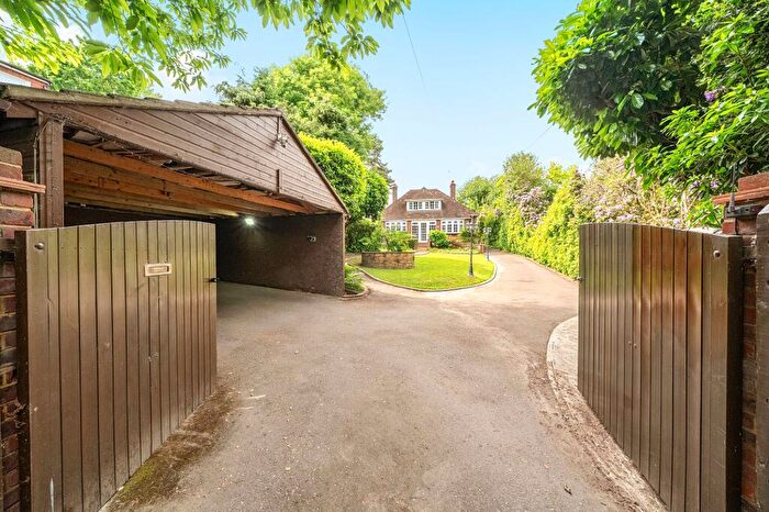 4 Bedroom Detached House For Sale In Copthorne Road, Crawley, RH10