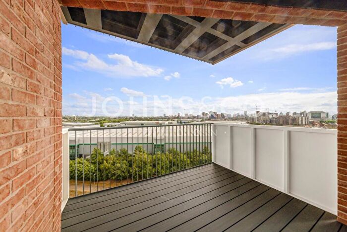 2 Bedroom Apartment To Rent In Skyline Apartments, Makers Yard, London, E3