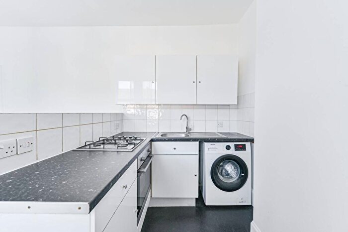 2 Bedroom Flat To Rent In Beulah Road, Thornton Heath, CR7