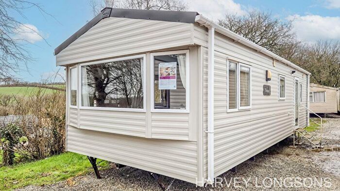 2 Bedroom Park Home For Sale In Hedley Wood Holiday Park, EX22