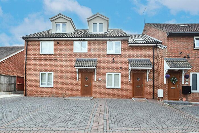 2 Bedroom Flat For Sale In Tipps Cross Lane, Hook End, Brentwood, CM15