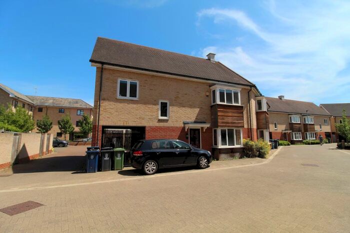 3 Bedroom Semi-Detached House To Rent In Foxglove Way, Cambridge, CB4