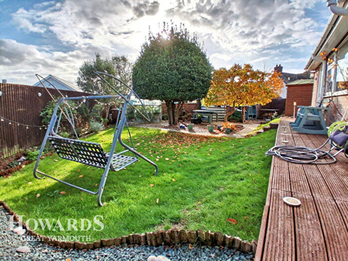 3 Bedroom Semi-Detached Bungalow For Sale In Meadow Close, Hemsby, NR29