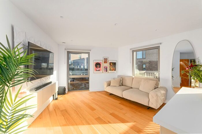 2 Bedroom Flat To Rent In Bywell Place, E16