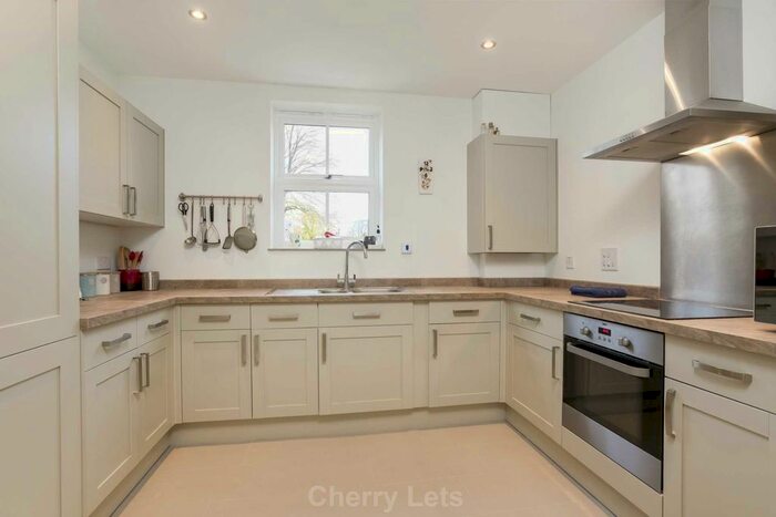 2 Bedroom Flat To Rent In Astrop Grange, King`S Sutton, OX17