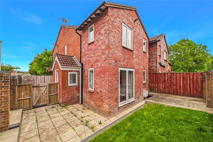 3 Bedroom End Of Terrace House For Sale In Monkswood Crescent, Tadley, Hampshire, RG26
