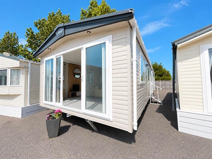 2 Bedroom Mobile/park Home For Sale In Shottendane Road, Birchington, CT7