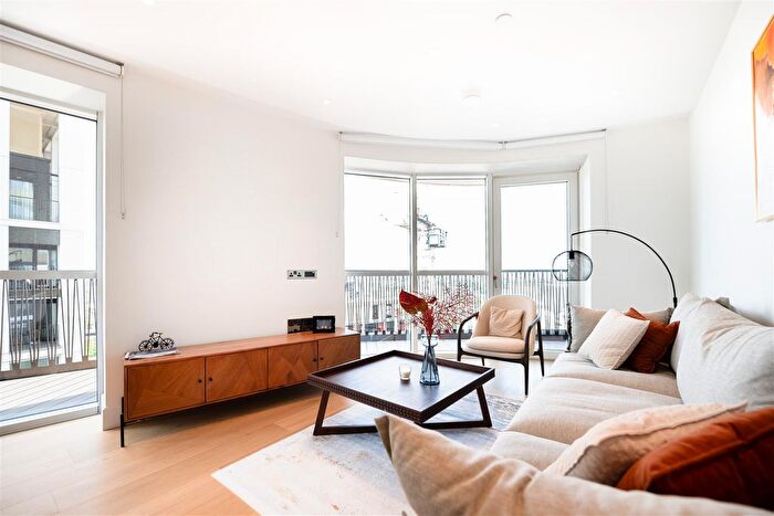 2 Bedroom Flat To Rent In Cassini Apartments, Cascade Way, London, W12
