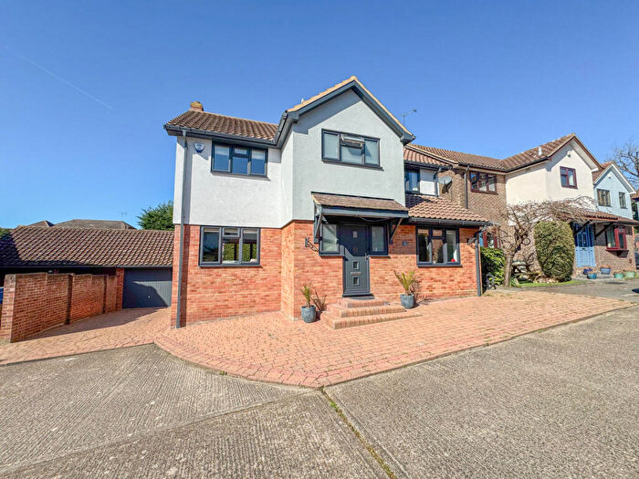 4 Bedroom Detached House For Sale In Wood End, Hockley, SS5