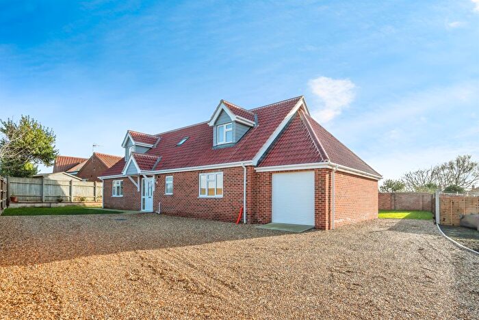 4 Bedroom Bungalow For Sale In Coast Road, Bacton, Norwich, NR12