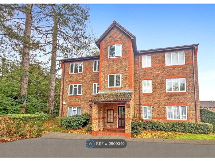 2 Bedroom Flat To Rent In Nutfield Court, Southampton, SO16
