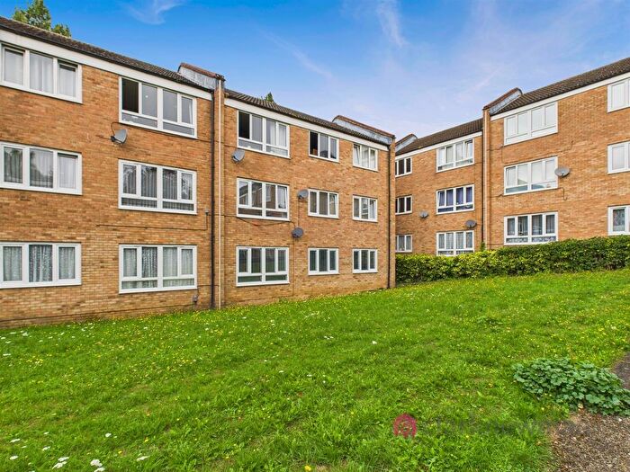 2 Bedroom Flat For Sale In Jocelyns, Old Harlow, Harlow, CM17