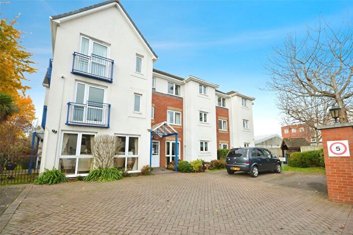 2 Bedroom Flat For Sale In Cowick Street, Exeter, Devon, EX4
