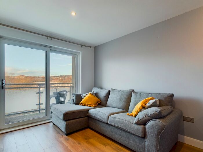 1 Bedroom Flat To Rent In Copper Quarter, Swansea, SA1