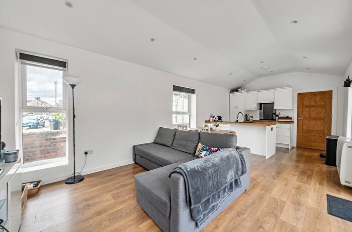 1 Bedroom Bungalow To Rent In Abbotts Road, Mitcham, CR4