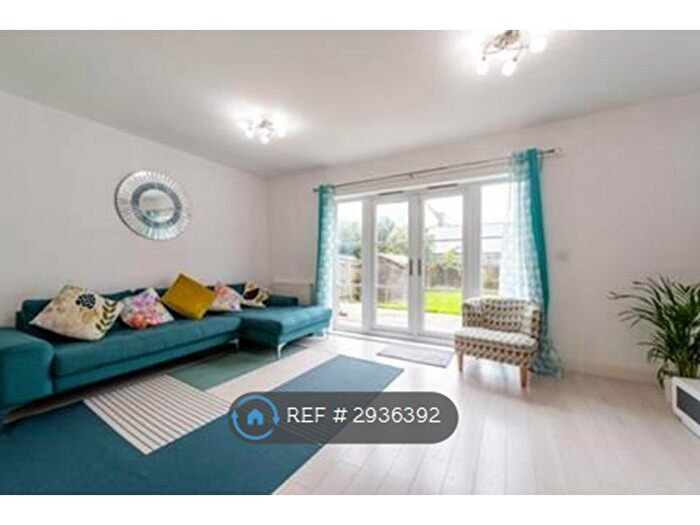 3 Bedroom End Terrace House To Rent In Westmount Close, Worcester Park, KT4