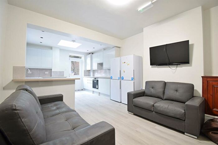 5 Bedroom Terraced House To Rent In Warrington Road, Sheffield, S10