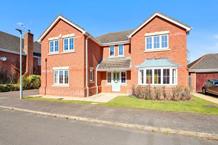 5 Bedroom Detached House For Sale In Pagnell Court, Wootton, NN4