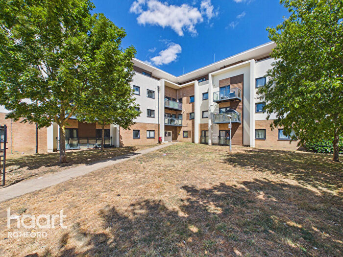 1 Bedroom Apartment For Sale In Spring Gardens, Romford, RM7