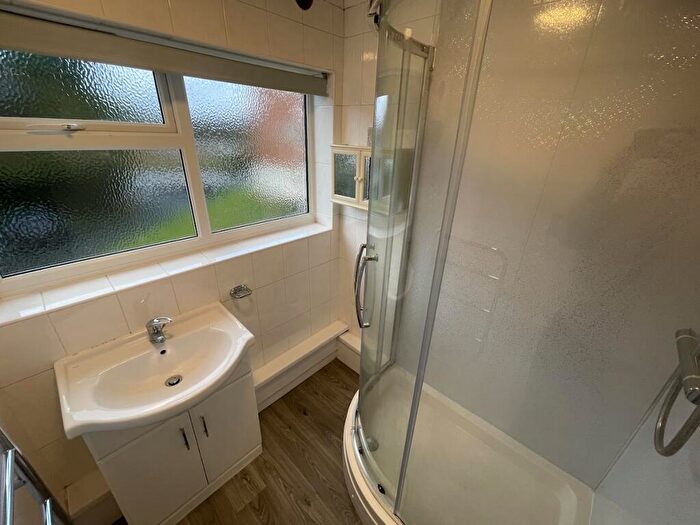 2 Bedroom Apartment To Rent In Pedmore - Pine Court, Redlake Road, DY9